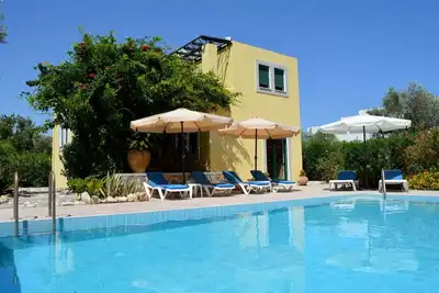Image de Belle tranquille 3 chambres 2 salles de bain Villa avec grande piscine privée à 5 min de Lindos
