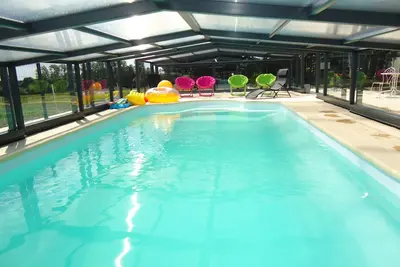 Image de Maison de caractère, piscine chauffée de mai a octobre salle de jeux