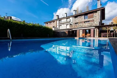Image de Belle maison de vacances avec piscine privée, Wifi, Tv, terrasse, animaux admis et parking