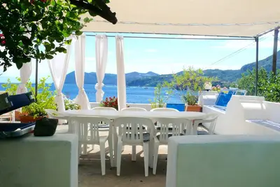Image de Casa Athena, maison panoramique, sur la mer et Ă quelques pas du centre