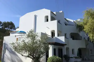 Image de Wifi gratuit 1er étage, très grand balcon exposé Sud, 2 chambres / salle de bains + Air conditionné