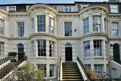 Image de Maison de ville élégante, pour 12 personnes, proche plage / ville, 4 salles de bain / douches, Sky Sports