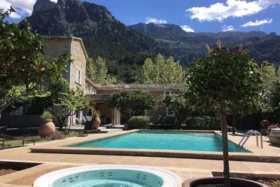 Image de Finca exclusif avec piscine et court de tennis, le tout avec vue sur la montagne