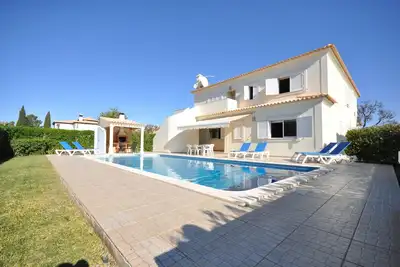 Image de Walking distance to amenities, private pool, free air conditioning and wifi