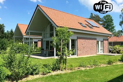 Image de Fantastique maison de vacances avec cheminée et grand jardin à Roebel