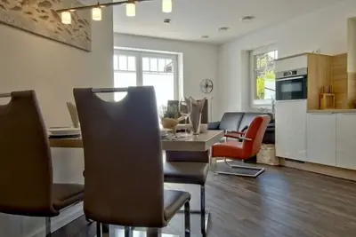 Image de Inselparadies - Appartement neuf avec terrasse, chaise de plage et jardin