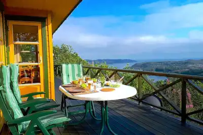 Image de Moderne & charmante maison en bois avec une vue fantastique sur les fjords, la mer du Nord, les îles