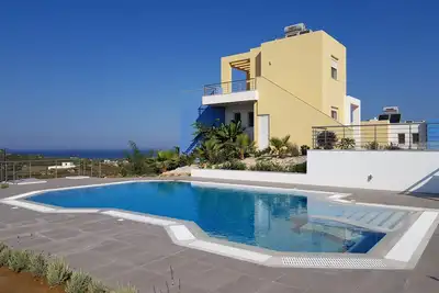 Image de Villa neuve avec piscine privée et vue magnifique sur la mer
