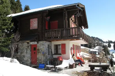 Image de Chalet Bergpieper, appartement dans un style chalet suisse, avec une vue de rêve