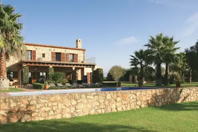 Noble nouvelle finca de construction avec classe et confort dans un paysage à couper le souffle.