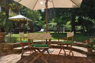 Image de Maison d'hôte à l'écart, charmante, dans le jardin d'une splendide villa