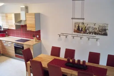 Image de Maison de vacances avec 5 chambres pour jusqu'à 10 personnes à Berlin Steglitz-Lichterfelde