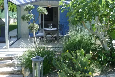 Image de Nouvelle maison de vacances méditerranéenne avec grand jardin, à 8 km de la mer.