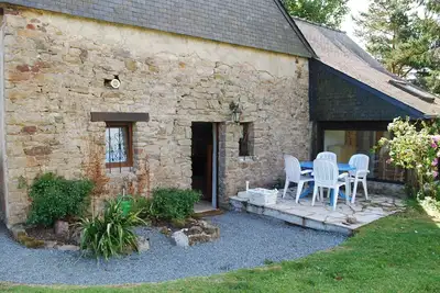 Image de Maison en pierre de caractère avec jardin privé proche de la plage