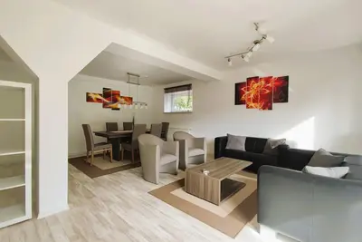 Image de Grand appartement moderne pour 6 personnes avec jardin