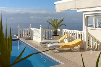 Image de villa privée exclusive et paisible avec piscine et fantastique 180 ° Meerbick
