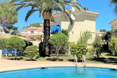 Image de T-4510 Belle villa moderne avec piscine commune