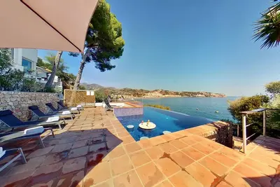 Image de Oceantfront (Yoga) retraite, zone de baignade, 2 piscines, Meilleures Vues! ! ! !