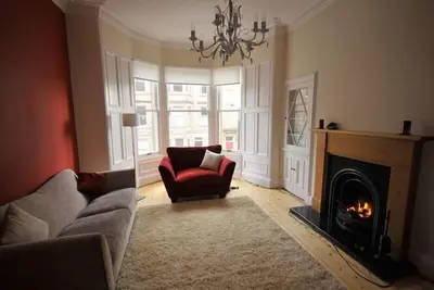 Image de Generously proportioned and quiet georgian style flat close to center
