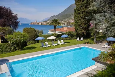 Image de Residenza Villa Sopri - directement sur le lac, avec un beau jardin et piscine