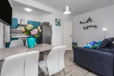 Image de Nouvel appartement confortable et moderne avec jardin à Funtana près de la mer
