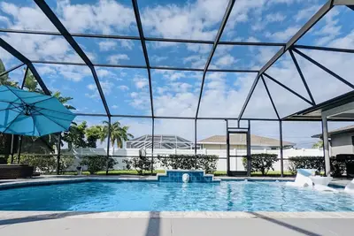 Image de Fantastique emplacement calme au sud sur le canal avec accès au golf, piscine, terrasse, jardin