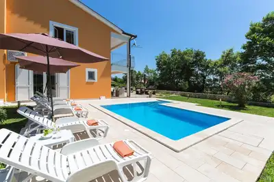 Image de DERNIÈRE Minute -50%! Pool Villa à 2, 5 km de la mer, environnement privé de 920 m2