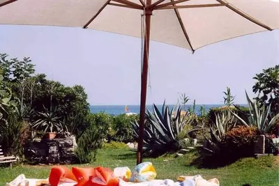 Image de Charmante maisonnette en face de plage, gd jardin méditerranéen, animaux admis