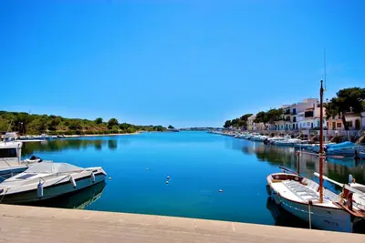 Image de Très favorables, plage près de la maison de village, à seulement quelques pas de la promenade du port