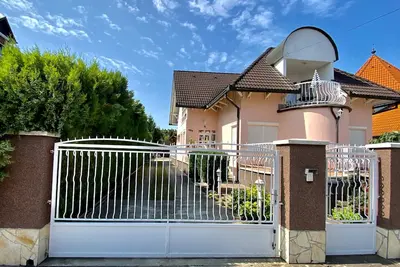 Image de Plage Appartement, 750m de plage gratuit, accès internet wifi gratuit, avec une belle garde