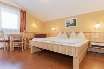 Image de Appartement d'hôtel (3-5) avec chambres séparées - Theresa, *** Hotel- Pension