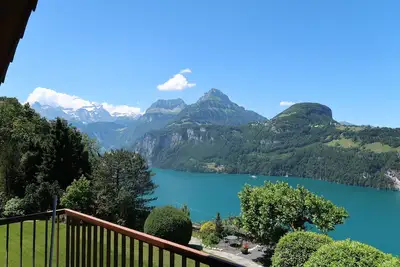 Image de Appartement confortable dans un emplacement unique directement au-dessus du lac des Quatre-Cantons