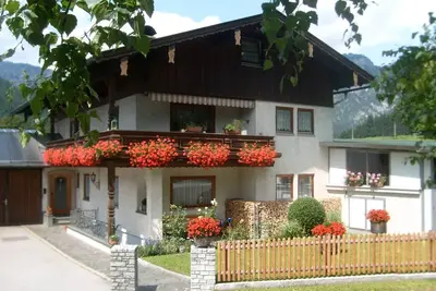 Image de Appartement lumineux et calme (75m²) au rez-de-chaussée d'une maison pour 2 familles dans un style maison de campagne