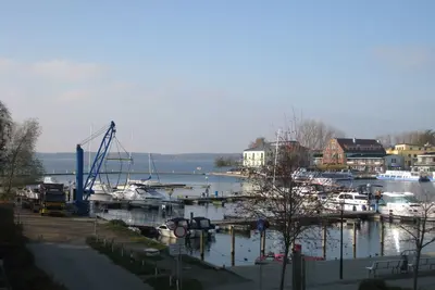 Image de droit appartement exclusif sur le port avec vue sur le lac (**** Dtv)