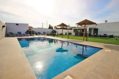 Image de Nouvelle et moderne maison de vacances avec piscine privée pour 6-7 personnes à El Colorado, avec internet