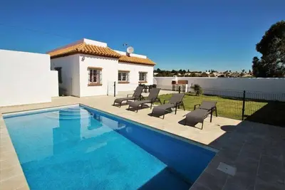Image de Maison neuve et lumineuse à Fuente del Gallo, avec piscine privée, air conditionné et internet wifi, pour 6 personnes.