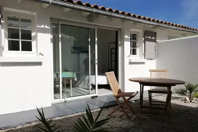Image de gite de type studio pour 2 personnes, patio privé et piscine chauffée