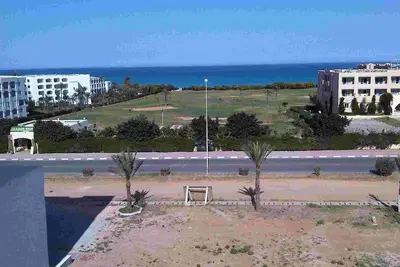 Image de appartement vu sur mer turquoise
