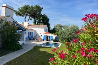 Image de 300m de la plage du Vieil, Grande villa 5 chambres 12 lits, Piscine chauffée.