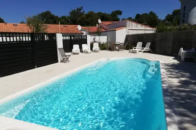 Image de Le Clos Des Pins **, gite pour 4 Personnes, 2 Chambres, Patio PRIVÉ, Piscine Ch