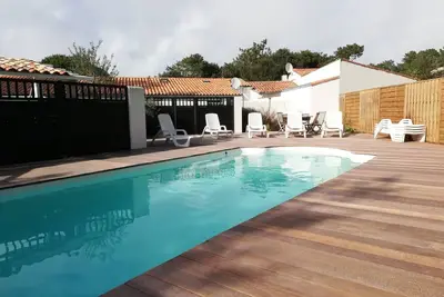 Image de gite pour 4 Personnes, 2 Chambres, Patio PRIVÉ, Piscine CHAUFFÉE, Parking PRIVÉ