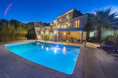 Image de Villa récente - superbe vue sur baie saint- raphael - climatisation