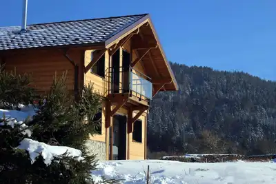 Image de chalet recent clôturé vue  sur la nature et la montagne wifi charges incluses