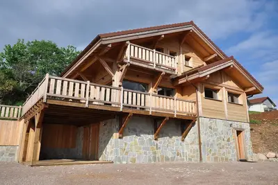 Image de Chalet \"Bel Ombre\", cosy et chaleureux, deux pas pistes, jacuzzi, sauna, 12 pers