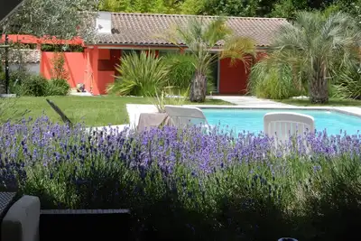 Image de Gîte de charme 3 épis avec jardin paysager et piscine à 10 mn de Bordeaux