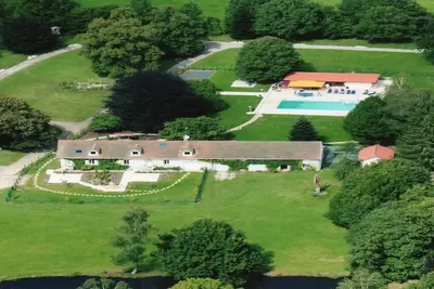 Image de Magnifique domaine avec piscine et parc privé pour 18 personnes.