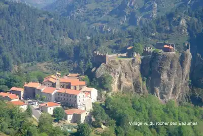 Image de Maison avec rocher apparant