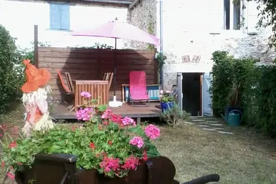 Image de Gîte 2 à5pers avec jardin et terrasse dans village de Meyronne