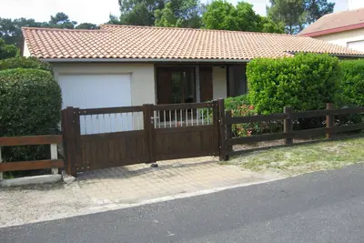 Image de Maison quartier résidentiel  10 mn à pied centre  et plages