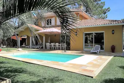 Image de 'La Dolce Villa' proche océan et forêt pour 9 personnes